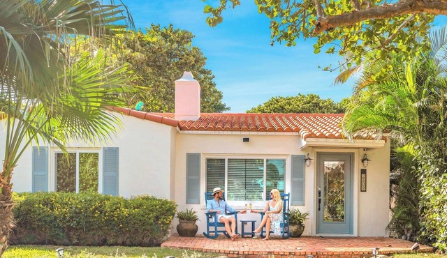 Steps from Beach/Quaint Cottage/Heated Pool/Sand Key/RESlDENCES