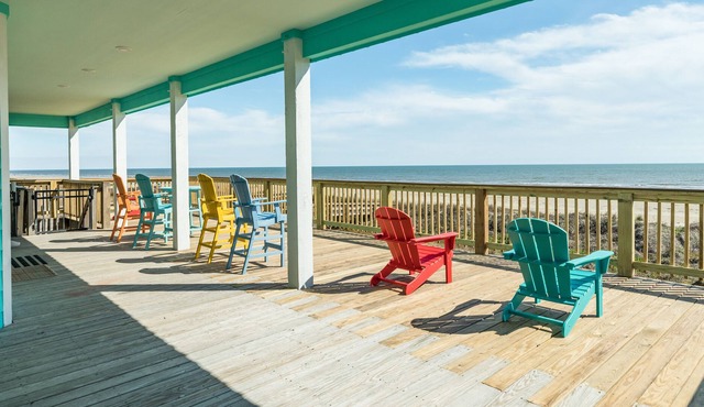Steps From Beach - Pet Friendly Home w/ Walkover, Cargo Lift & Fenced Yard