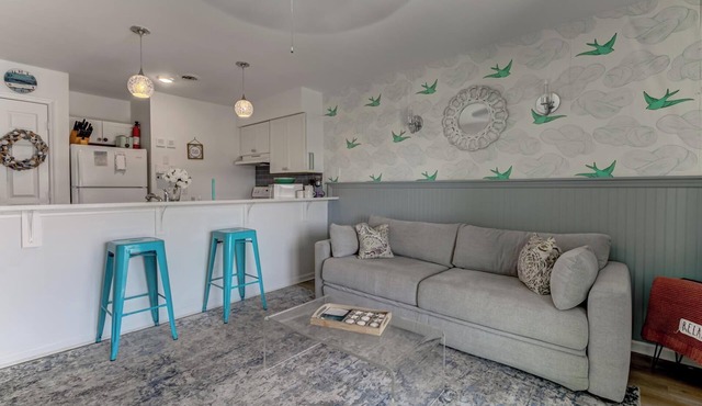 Steps from Carolina Beach, Pool, Sleeps 5!