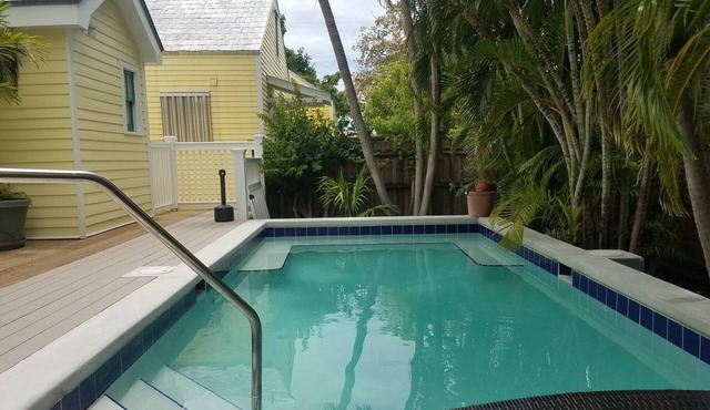 Steps from Duval, Pool on Site & Bikes Included!