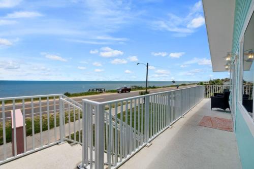 Steps from Flagler Beach! 2-BR Condo, Pet-Friendly w/Balcony
