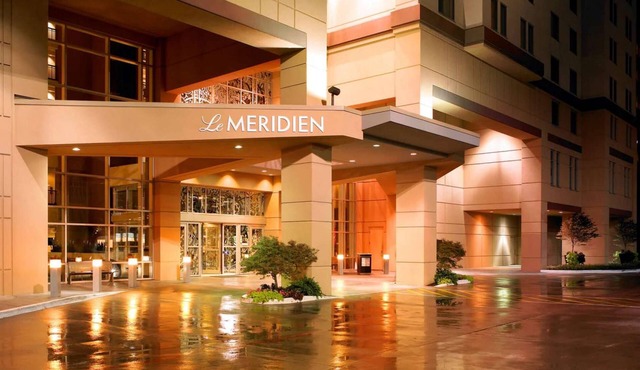 Steps from Galleria Dallas + Dining. Pool. Gym.