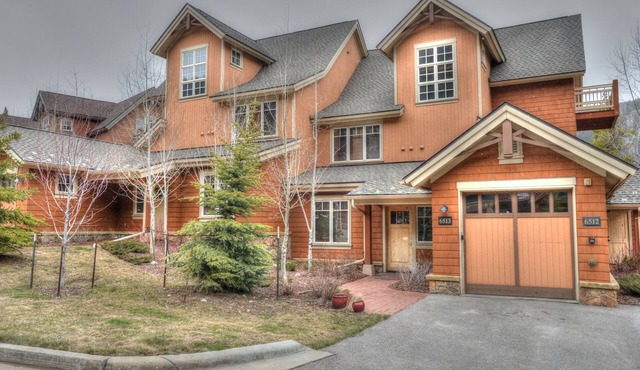 Steps from Heated Pool and Minnie's Cabin. Close to Keystone Ski Shuttle