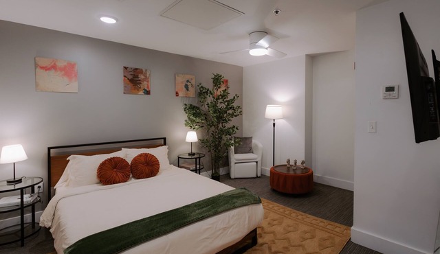 Steps from KC Streetcar - The Nook