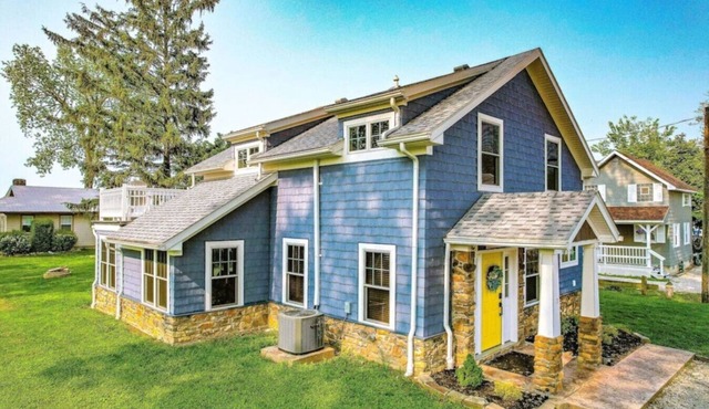 Steps from Lake Erie & Close to Cedar Point