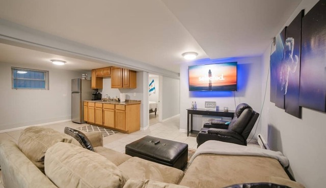 Steps from Midway Airport, 2BR Rental