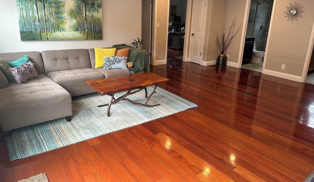 Steps from ocean bluffs & coastal trail, downstairs unit of house