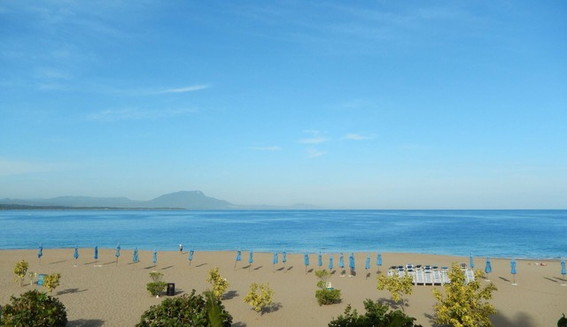 Steps from Sandy Beach, Central 2BD Condo, Pool, Internet/Cable TV, AC, Balcony