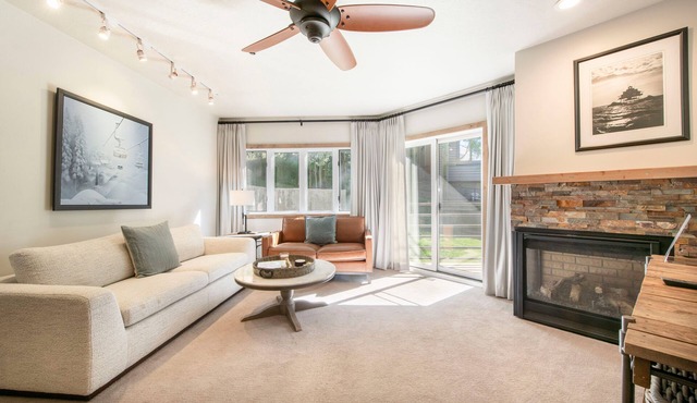 Steps from Snow Park Lodge Deer Valley, Walk to Main Street, Fireplace!