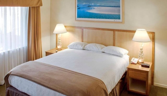 Steps From the Beach! Free Parking, Onsite Pool, Near Avila Beach Pier