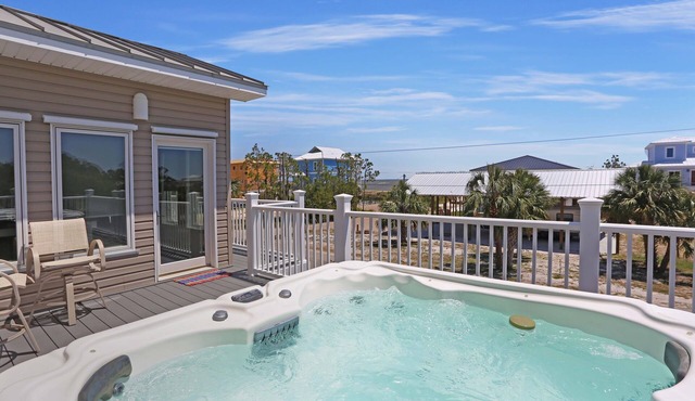 Steps From The Beach, Great Deck Space, Open Floorplan ~ Sweet Home Apalachee