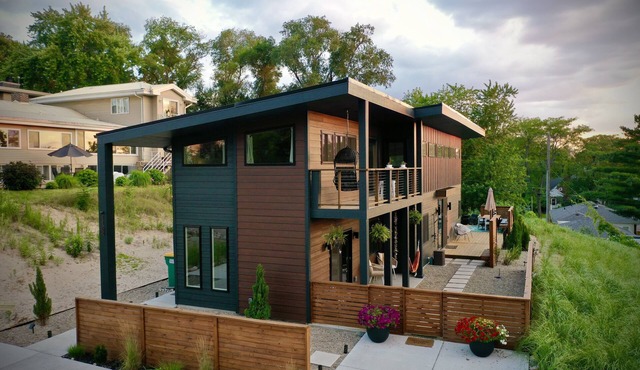 Steps from the beach and 1 Mile from Indiana Dunes National Park