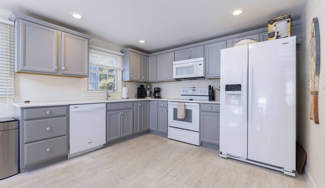 Steps From The Beach! Watersports From Your Back Yard. 12 NEW SUP's & Kayaks