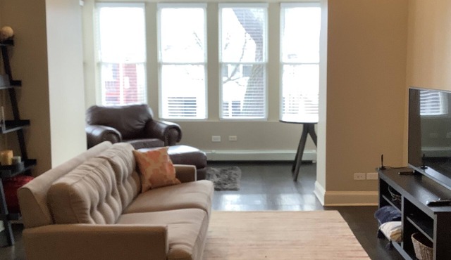 Steps from the “L” train to Wrigley & Downtown