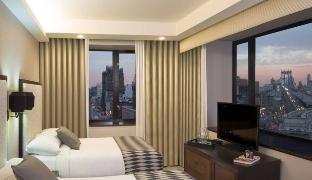 Steps From The Lower East Side | Sightseeing