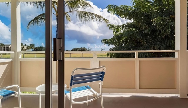 Steps from the Ocean! 4 Stunning View Suites | Balcony and Kitchen + 3 Pools