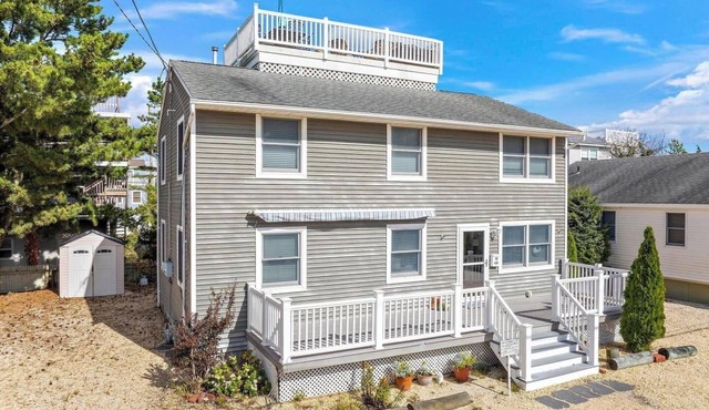 Steps from the Ocean, Views of the Bay