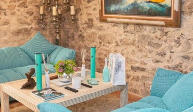 Steps from the Port of Saint-Tropez, Chic 2 bedroom townhouse.