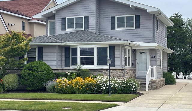 Steps from the pristine Gardens beach. A rare find. Welcome to The Seagate.
