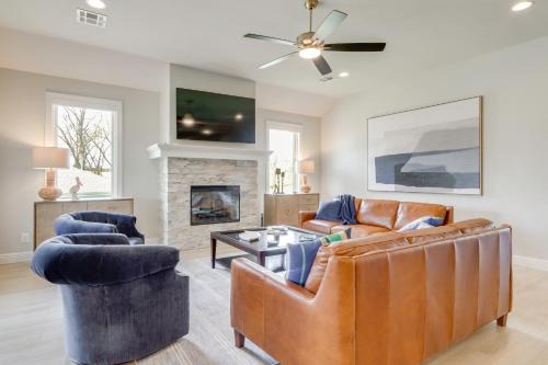 Steps From the Water! Grand Lake Getaway w/Patio