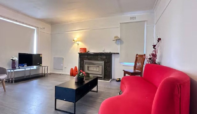 Steps from Train &Beach 2 Mins2 Spirit of Tasmania