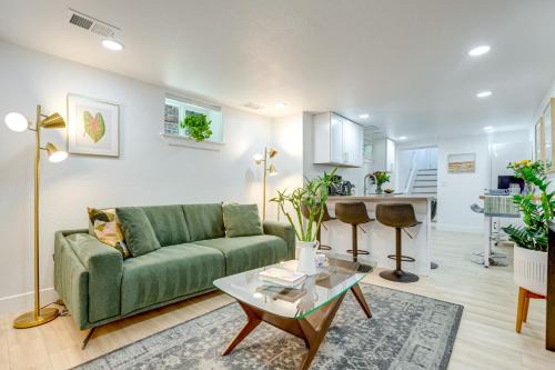 Steps from Wash Park Modern Apt, Patio and Parking