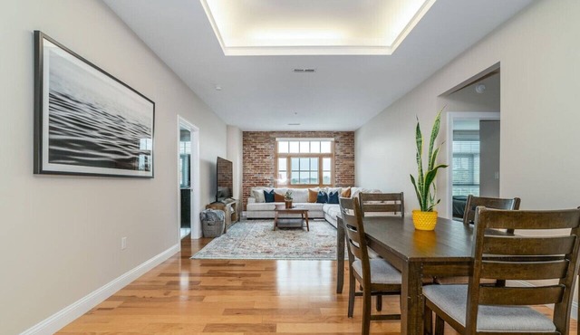 Steps from WLU & VMI Loft with Private Parking