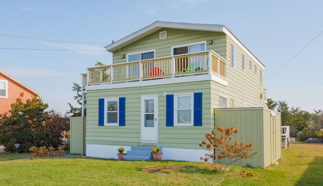 Steps to a private beach, spectacular sunsets and kayaking from your backyard!