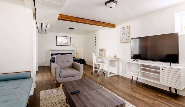 Steps to Bars, Food & Breweries 1BR Sleeps 4