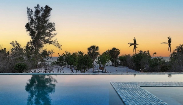 Steps to Beach-Full gulf views infinity pool-EXQUISITE! Ask @ seasonal specials!