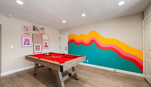 Steps to Beach - Hoops, Pool Table & Fun Game Room