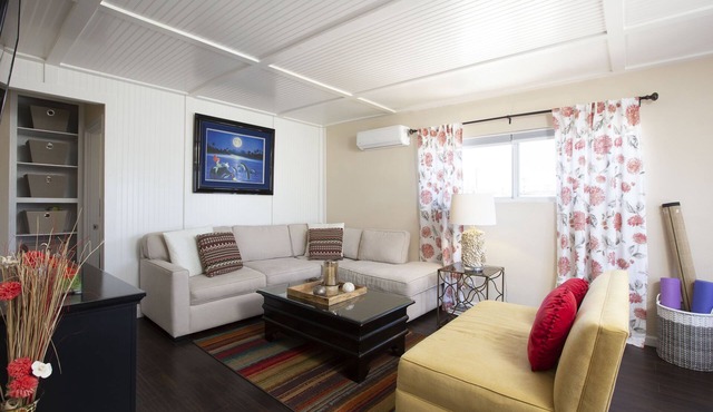 Steps to Beach! Newly Updated, Pet-Friendly & Highly Rated – Top floor 2103