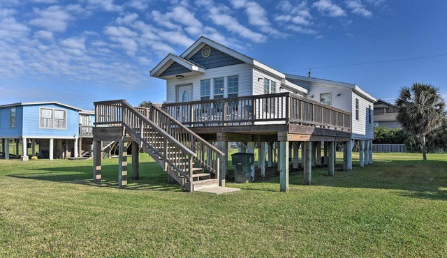 Steps to Beach! 'Surf Cottage' in Galveston