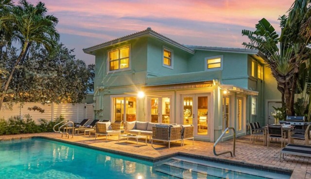 Steps to Beach w/Pool, Backyard Oasis & Game Room