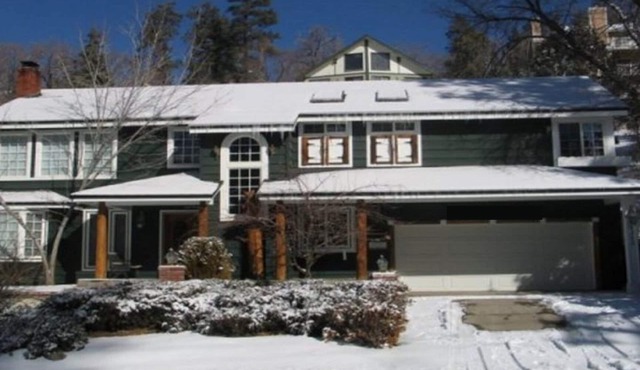 Steps to Bear Mountain & Golf Course Spacious 4BR Prime Moonridge Location