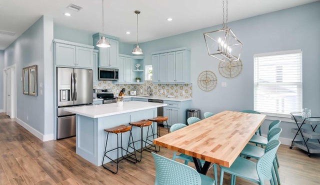 Steps to Coast! Beach Home with 2 Decks in Galveston