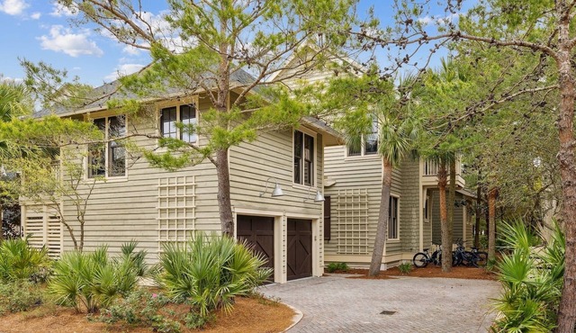Steps to Community Pool! Beach! Gourmet Kitchen! Bikes!