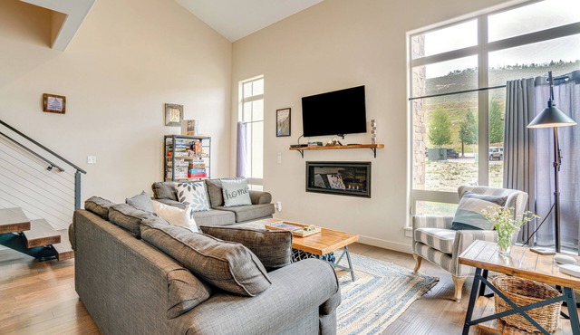 Steps to Conquest Ski Lift: Granby Home w/Grill