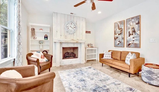 Steps to Cooper Young! Private Retreat Zoo