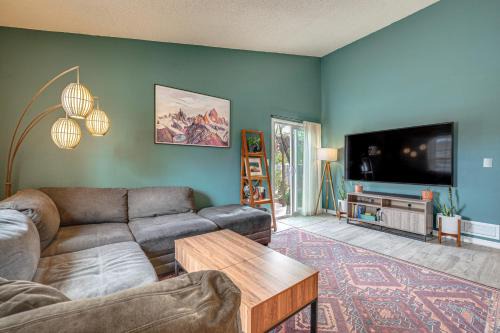 Steps to Dog Park! Westminster Home w/Fire Pit