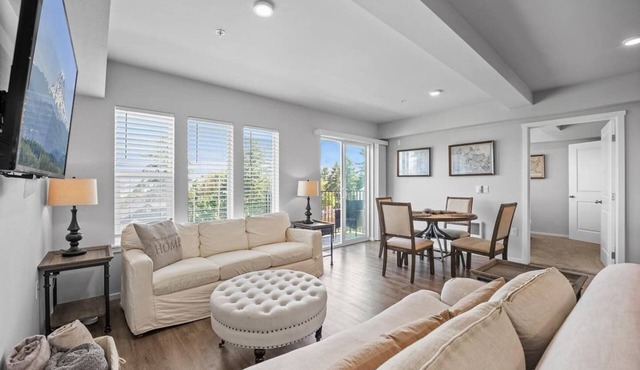 Steps to Dome Breathtaking views + parking + AC!