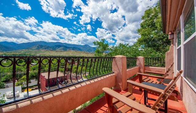 Steps to Downtown Shopping~Views~Pike's Peak Villa~ Perfect Location