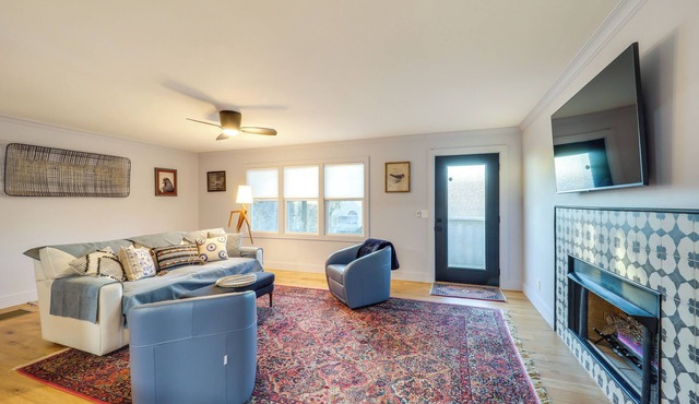 Steps to Dtwn & Fabulous Restaurants: Chic Condo