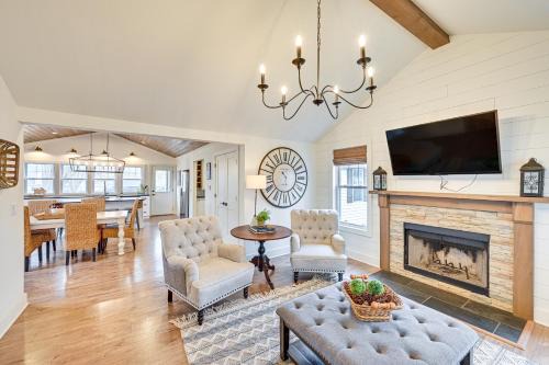 Steps to Elm St Gorgeous Double-Lot Getaway