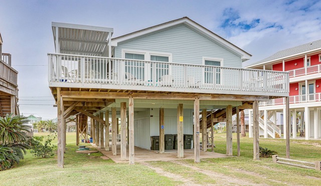 Steps to Galveston Beach: Dog-Friendly Gem w/Yard