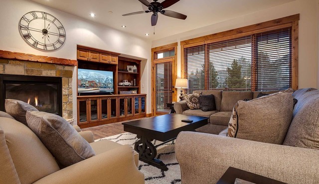 *Steps to Gondola* 5 Bedroom 5 Bath *