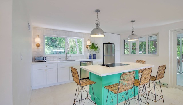 Steps to Gulf: Sleek Top-Floor Apt in Tavernier!