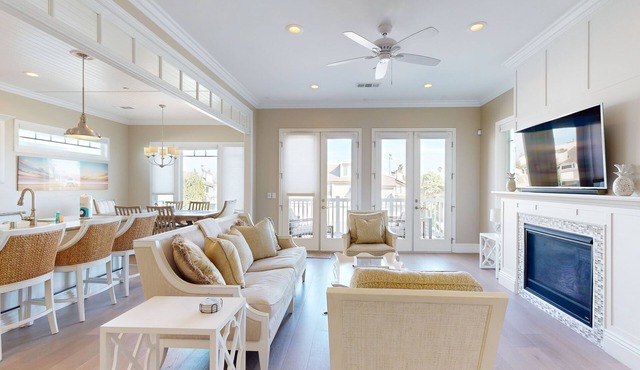 Steps to Hollywood Beach Home with Balcony, Rooftop Terrace & Harbor Views