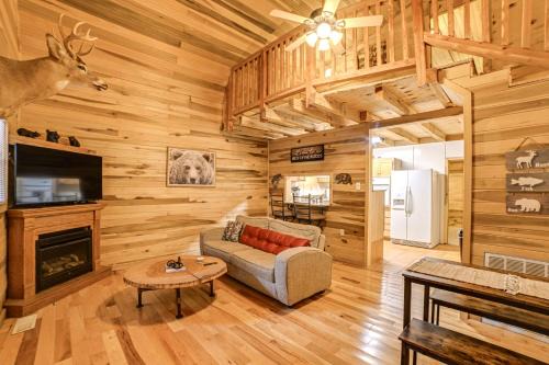 Steps to Kentucky Lake: Cozy Cabin w/Deck!