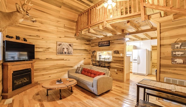 Steps to Kentucky Lake: Cozy Cabin w/Deck!